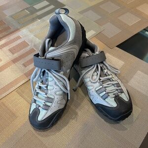Specialized Women's spin cycling biking shoe.  Size 8.5.  Grey with aqua accents